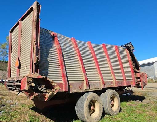 2015 Miller 5300 Silage Wagon - Image 4