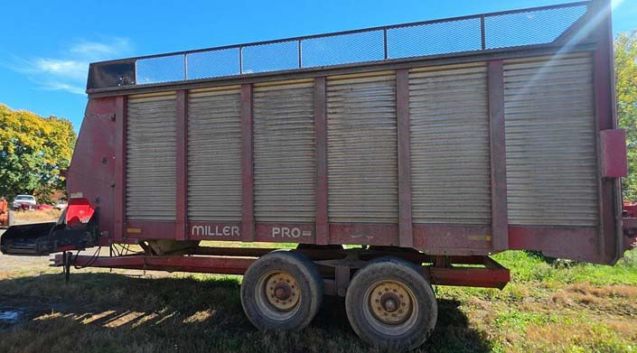 2015 Miller 5300 Silage Wagon - Image 5
