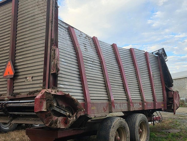 2015 Miller 5300 Silage Wagon - Image 7
