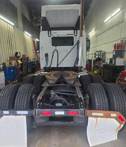 2015 Volvo VNL - Image 4