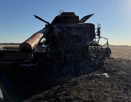 2016 CASE IH 8240 Combine - Image 4