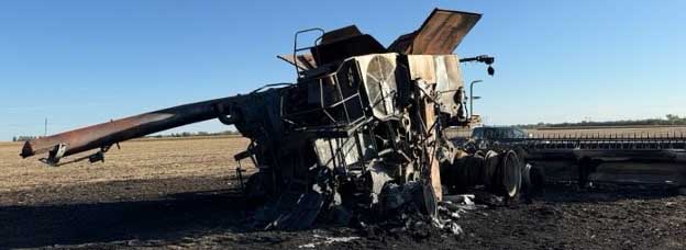 2016 CASE IH 8240 Combine - Image 5