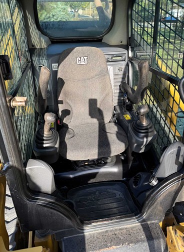 2016 Caterpillar 299D2 Skid Steer - Image 3