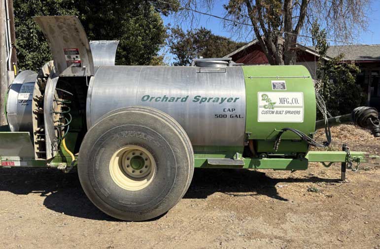 2016 D&M Mfg Co PTO Driven Sprayer - Image 9