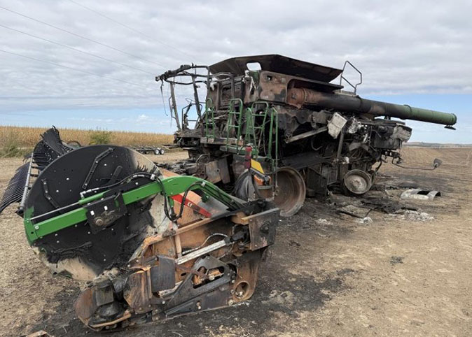 2016 John Deere S670 Combine - Image 2