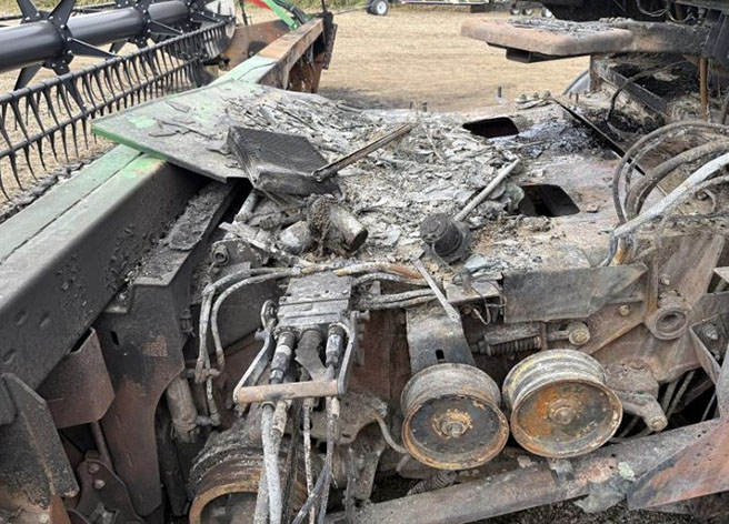 2016 John Deere S670 Combine - Image 8