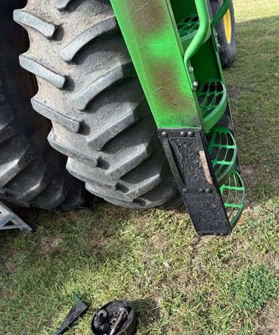2016 John Deere S680 STS Combine - Image 11