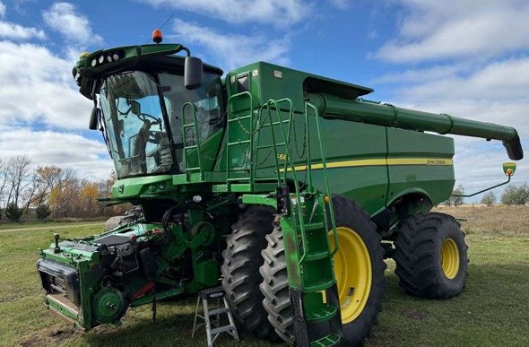 2016 John Deere S680 STS Combine - Image 2