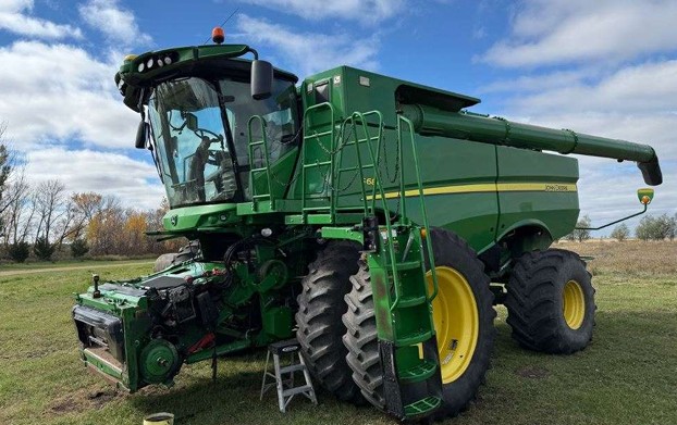 2016 John Deere S680 STS Combine - Image 3