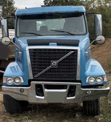 2016 Volvo VHD Dump Truck - Image 2