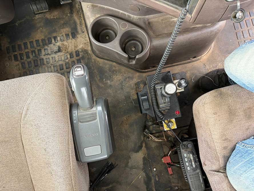 2016 Volvo VHD Dump Truck - Image 20