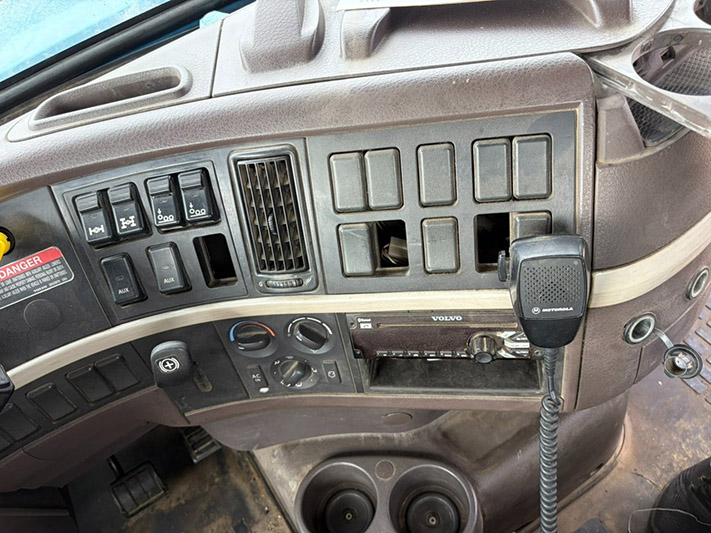 2016 Volvo VHD Dump Truck - Image 21