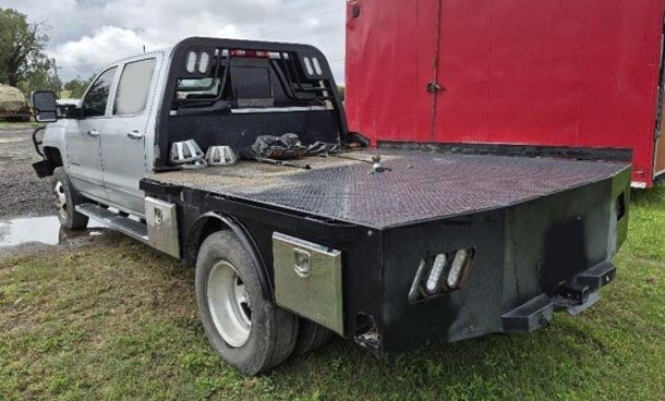 2017 Chevrolet Silverado Flatbed - Image 2