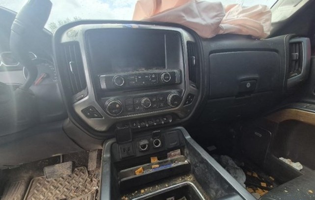 2017 Chevrolet Silverado Flatbed - Image 23