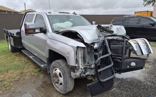 2017 Chevrolet Silverado Flatbed - Image 7
