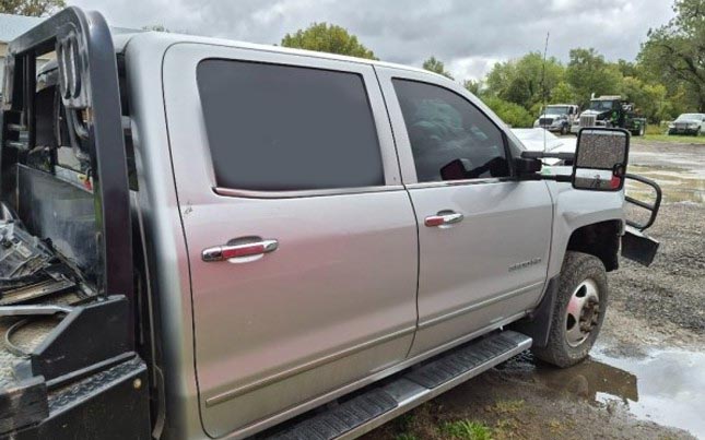 2017 Chevrolet Silverado Flatbed - Image 8