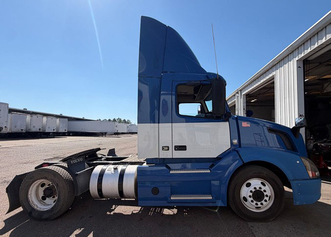 2017 Volvo VNL - Image 3