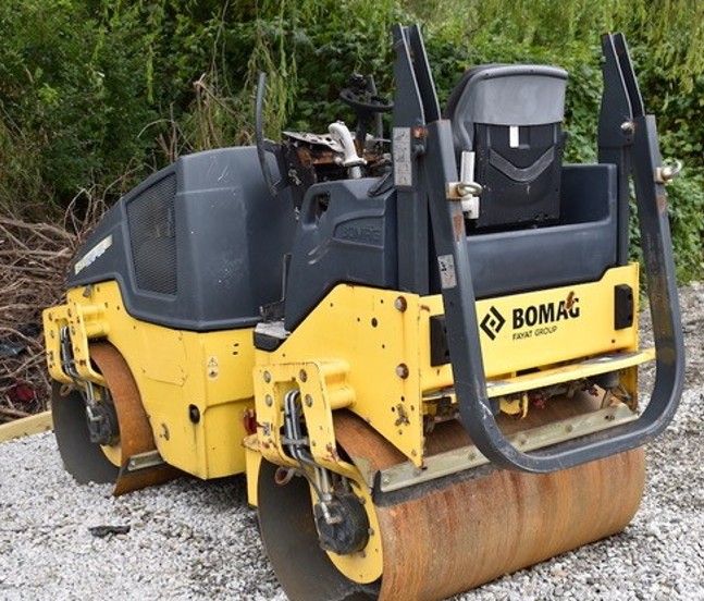 2018 Bomag BW120SL-5 Tandem Vibrating Roller - Image 4