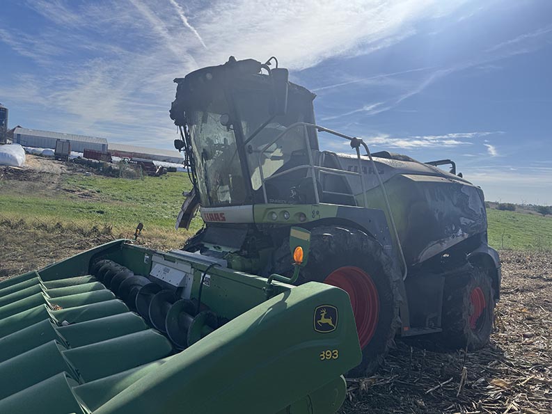 2018 CLAAS JAGUAR 970 Self-Propelled Forage Harvester - Image 4