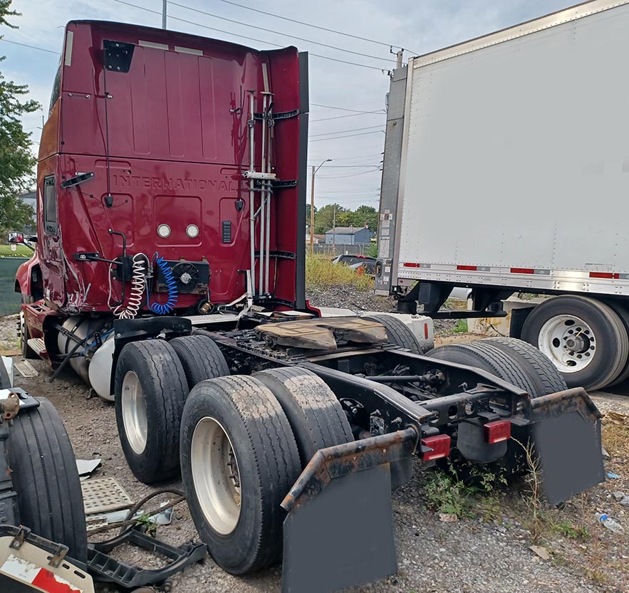 2018 International LT625 - Image 2