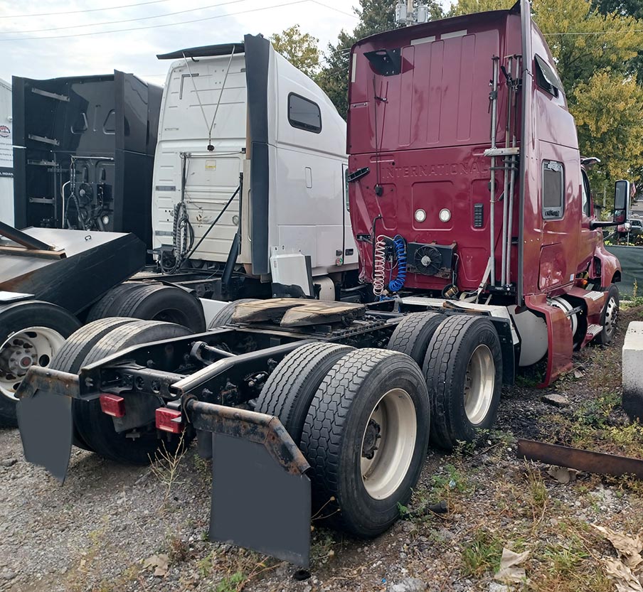 2018 International LT625 - Image 3