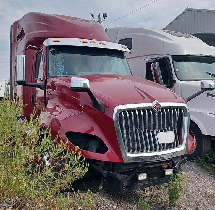 2018 International LT625 - Image 4