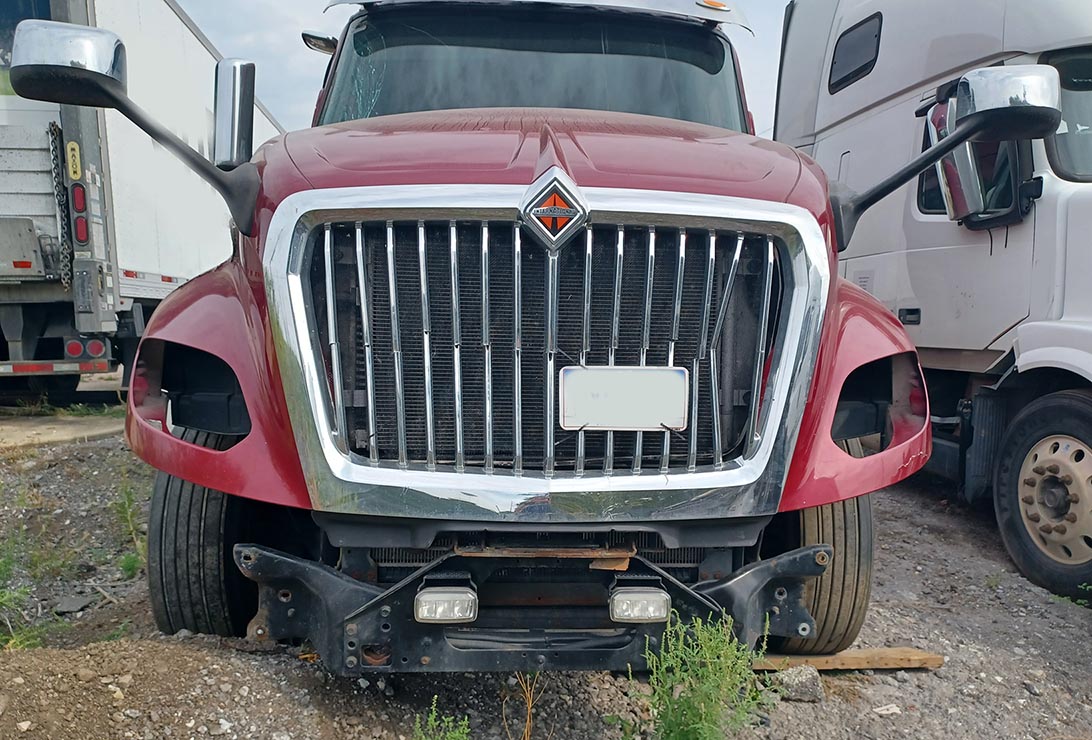 2018 International LT625 - Image 5
