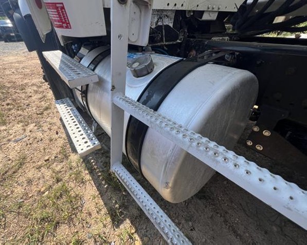2019 Freightliner 114SD Tanker - Image 11