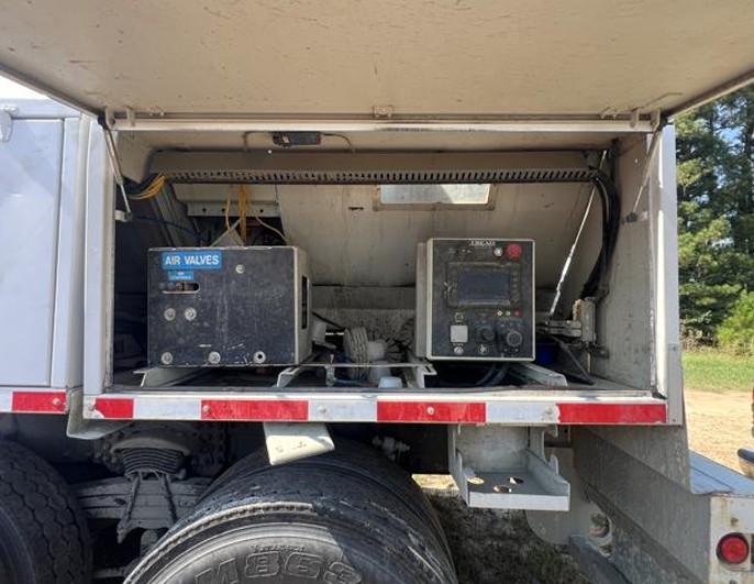 2019 Freightliner 114SD Tanker - Image 14
