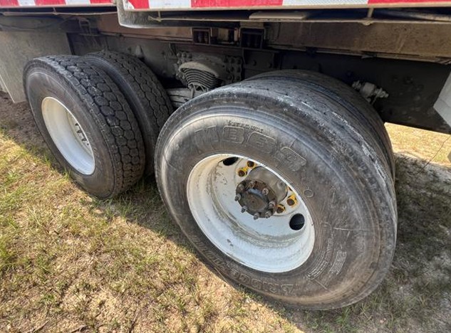 2019 Freightliner 114SD Tanker - Image 15