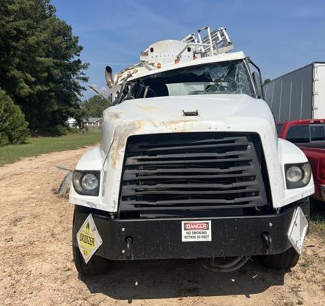 2019 Freightliner 114SD Tanker - Image 2