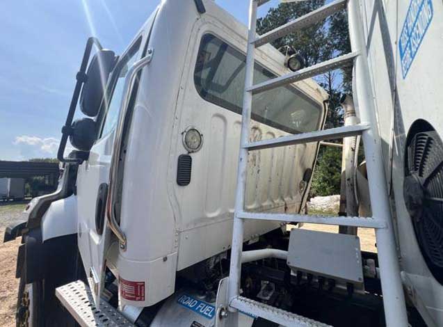 2019 Freightliner 114SD Tanker - Image 38
