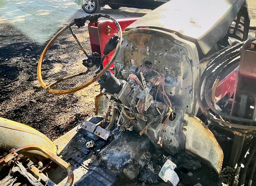 2019 Mahindra 2638 Tractor - Image 2