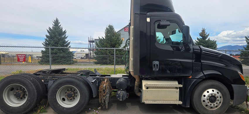 2020 Freightliner Cascadia - Image 2