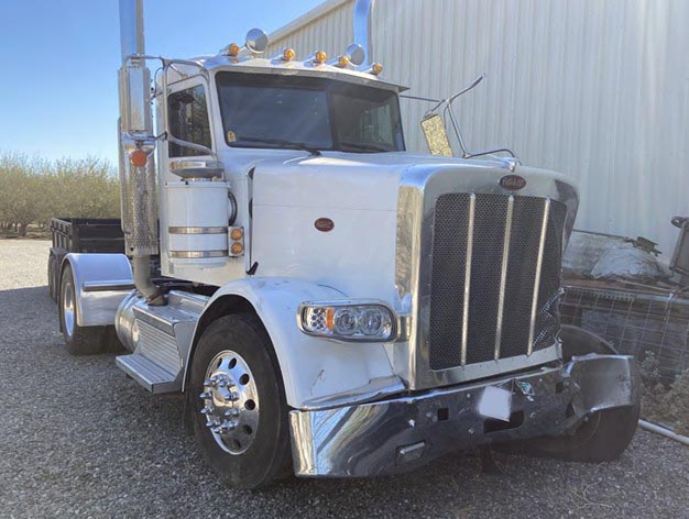 2020 Peterbilt 389 - Image 2