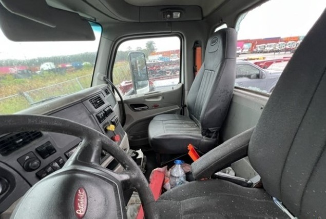 2020 Peterbilt 579 - Image 10