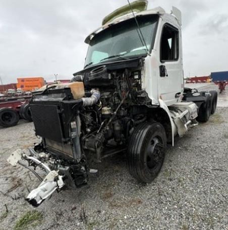 2020 Peterbilt 579 - Image 2