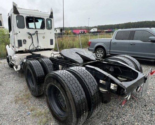 2020 Peterbilt 579 - Image 4