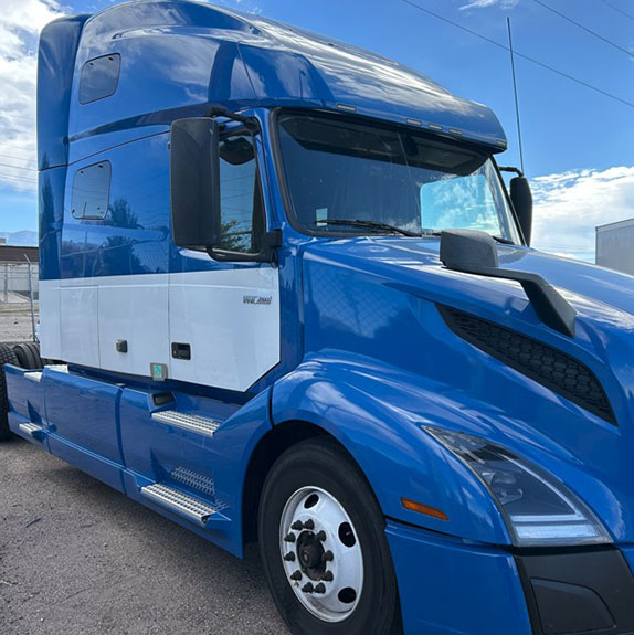 2020 Volvo VNL - Image 2