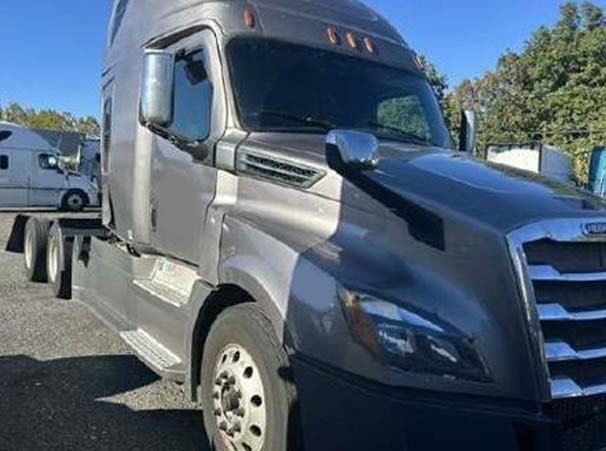2021 Freightliner Cascadia - Image 3