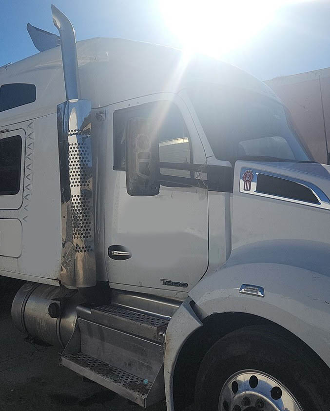 2021 Kenworth T680 - Image 3