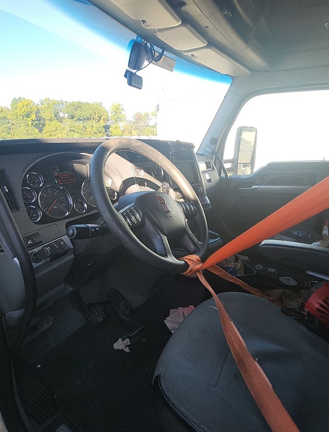 2021 Kenworth T680 - Image 9