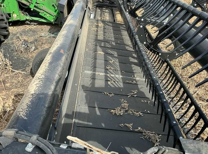2010 John Deere 9870 Combine/2021 MacDon FD140 Flexdraper Header - Image 24