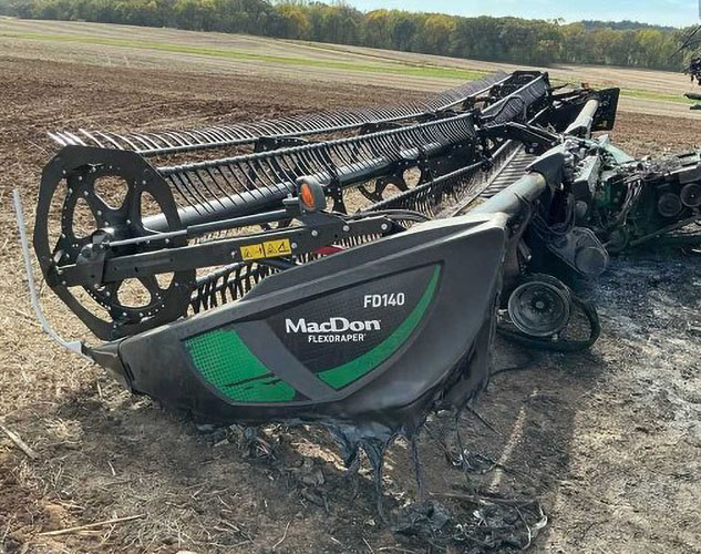 2010 John Deere 9870 Combine/2021 MacDon FD140 Flexdraper Header - Image 13