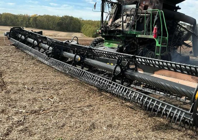 2010 John Deere 9870 Combine/2021 MacDon FD140 Flexdraper Header - Image 17