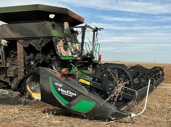 2010 John Deere 9870 Combine/2021 MacDon FD140 Flexdraper Header - Image 20