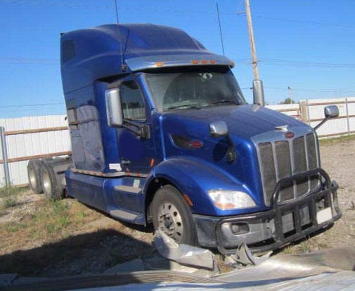 2021 Peterbilt 579 - Image 2