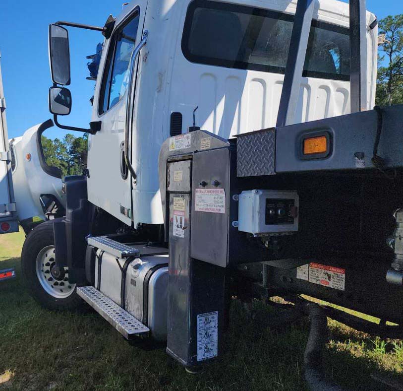 2023 Freightliner 114SD Crane Truck - Image 7