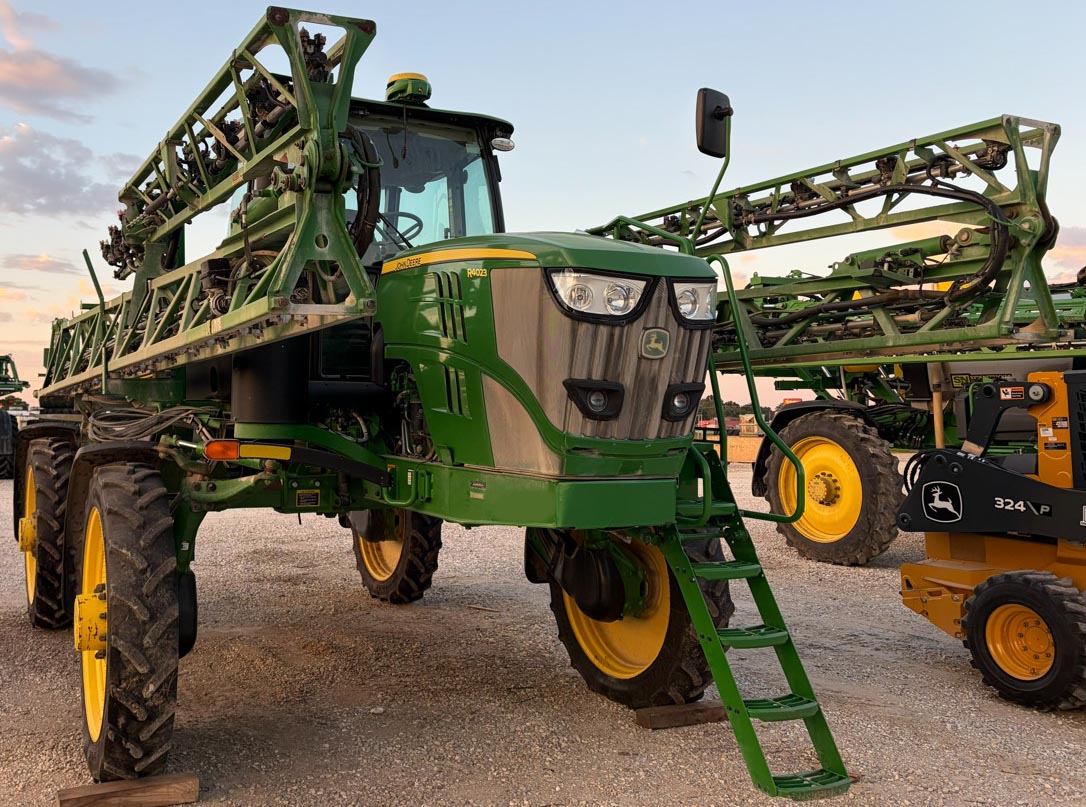 2023 John Deere R4023 Sprayer - Image 2