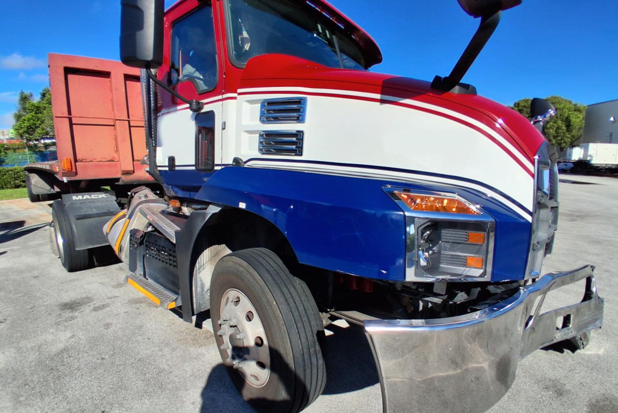 2023 Mack Anthem - Image 4